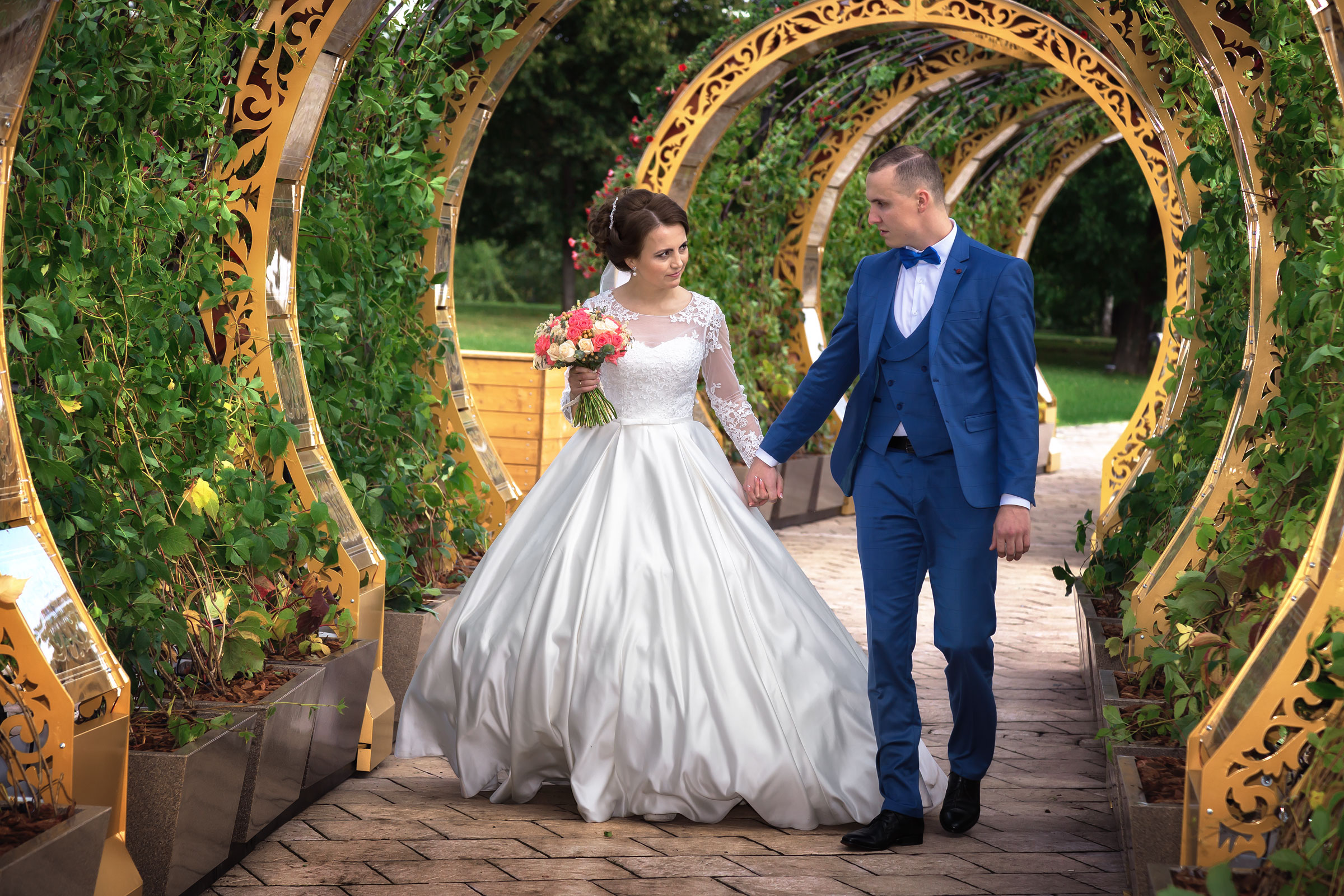 Свадебная фотосессия на прогулке. Фотограф Вячеслав Мудряков