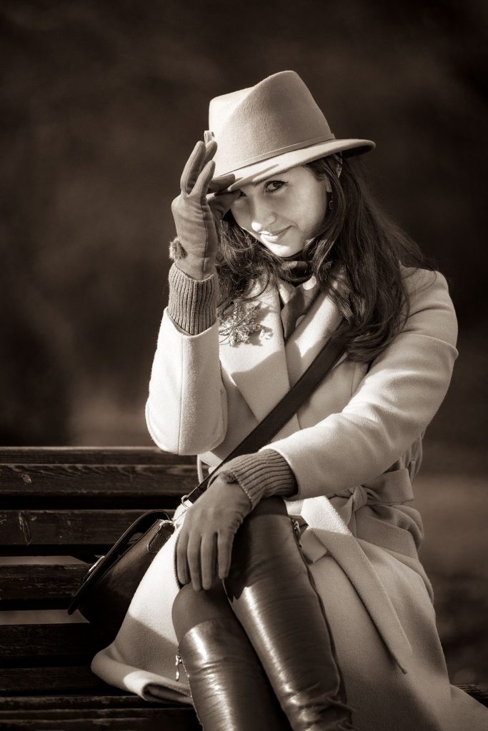 Девушка в шляпе. Черно-белый портрет. Фотограф Вячеслав Мудряков