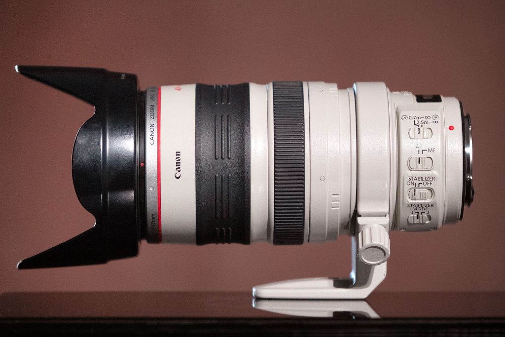 Canon EF 28-300 мм f/3,5-5,6 L IS USM. Вид сбоку переключателей